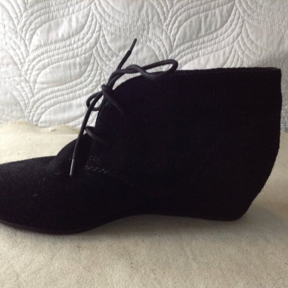 Nine West "Joeyo" 11M Black Suede Wedge, Lace up ankle boots, Steampunk, Goth - Picture 4 of 8